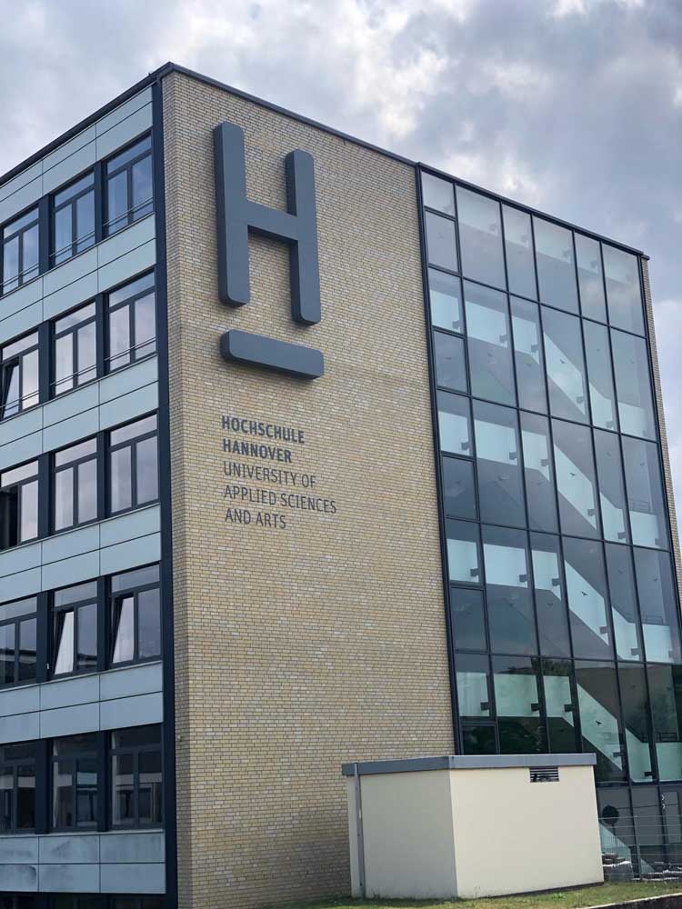 Foto 1 des Projekts Universität der Wissenschaften in Hannover, mit ULMA Entwässerungrinne