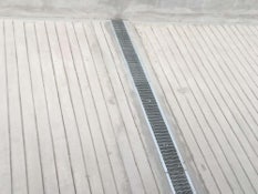 Foto 1 des Projekts Erster bau von Entwässerungsrinnen ULMA in Peru