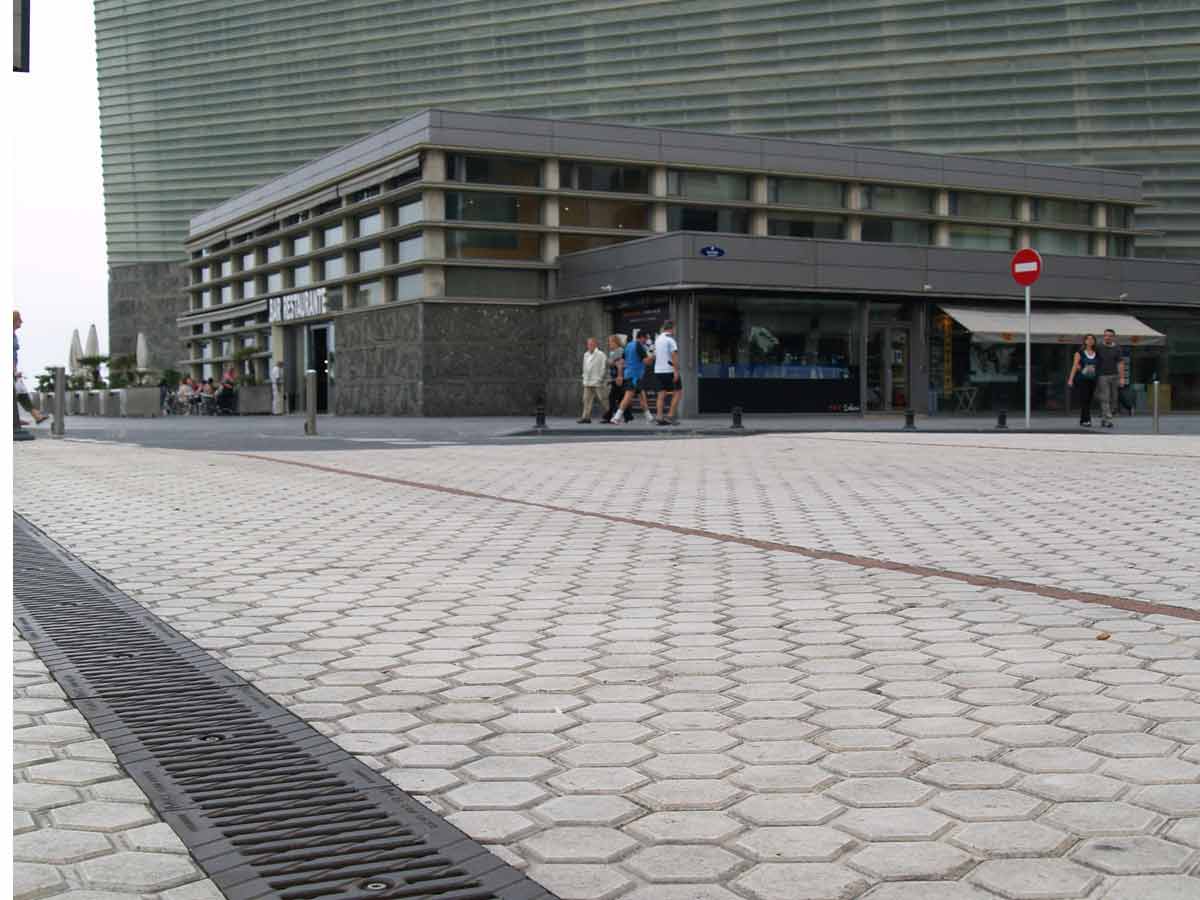 Kongresszentrum Kursaal in San Sebastian, Nordspanien, mit Entwässerungslösungen von ULMA