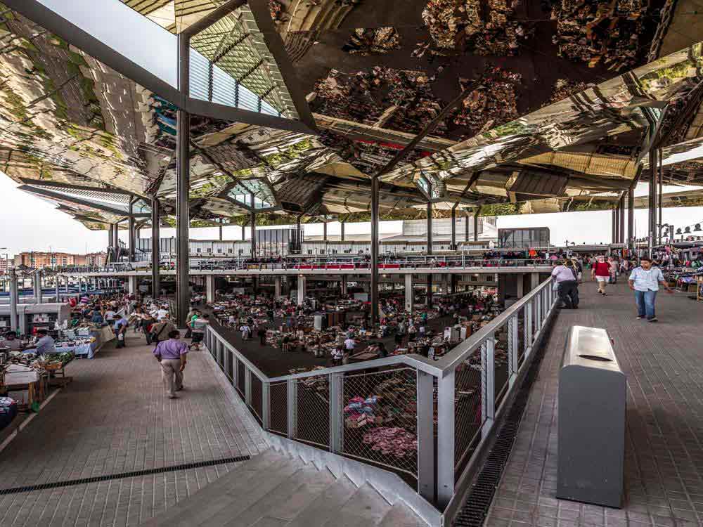 Foto 1 des Projekts ULMA-Entwässerungsrinnen im Mercat dels Encants in Barcelona