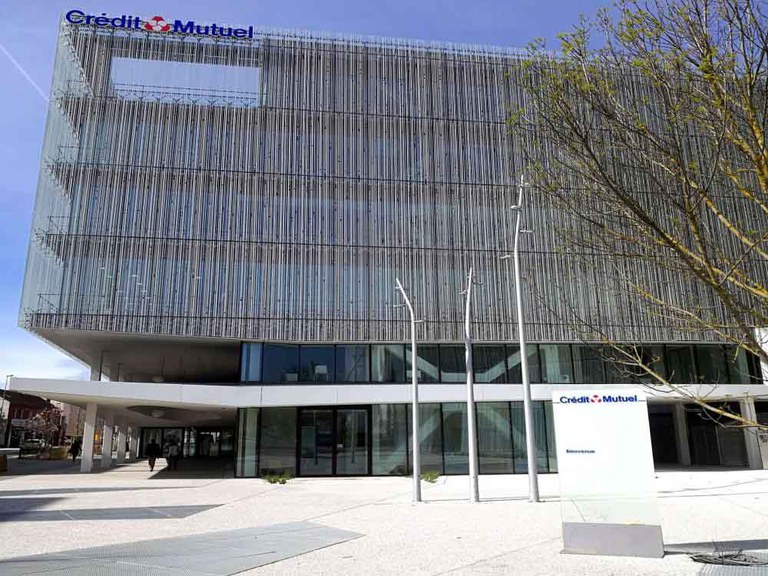 ULMA-Entwässerungsrinnen am neuen Sitz der Bank Crédit Mutuel in Nantes
