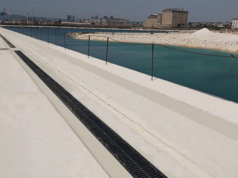 Foto 1 des Projekts ULMA-Entwässerungsrinnen im Hafen von Neapel in  Italien