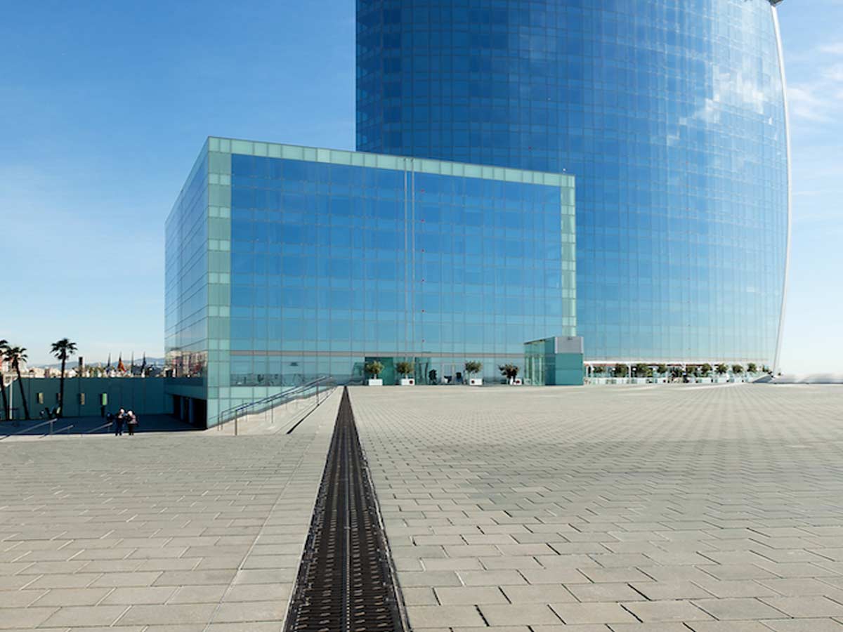 ULMA-Entwässerungsrinnen im Hotel Vela  - Barcelona