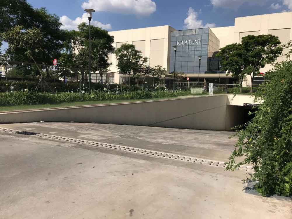 ULMA-Entwässerungsrinnen im Einkaufszentrum IGUATEMI in Brasilien