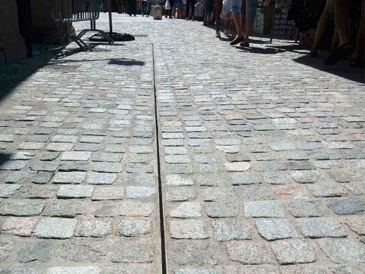 ULMA-Entwässerung in der Hauptstraße von Castelfranco Emilia, Italien ULMA-Entwässerung in der Hauptstraße von Castelfranco Emilia, Italien