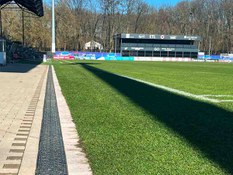 Foto 1 des Projekts ULMA optimiert die Entwässerung des FC Viktoria Köln mit MultiV+ Rinnen
