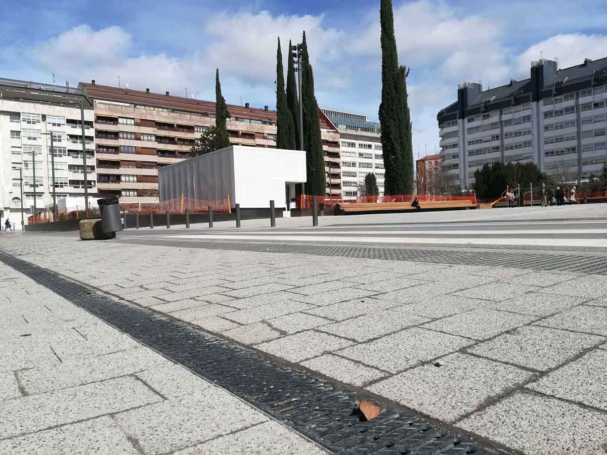 Foto 5 des Projekts ULMA-rinnen auf der renovierten Plaza Santa Barbara in Vitoria-Gasteiz