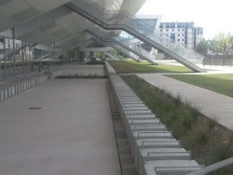 Foto 2 des Projekts ULMA-Schlitzrahmen im Campus der Kedge Business School in Bordeaux