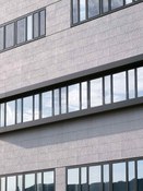 Foto 2 des Projekts Das Leben spüren: Hinterlüftete Fassaden im Krankenhaus-Design