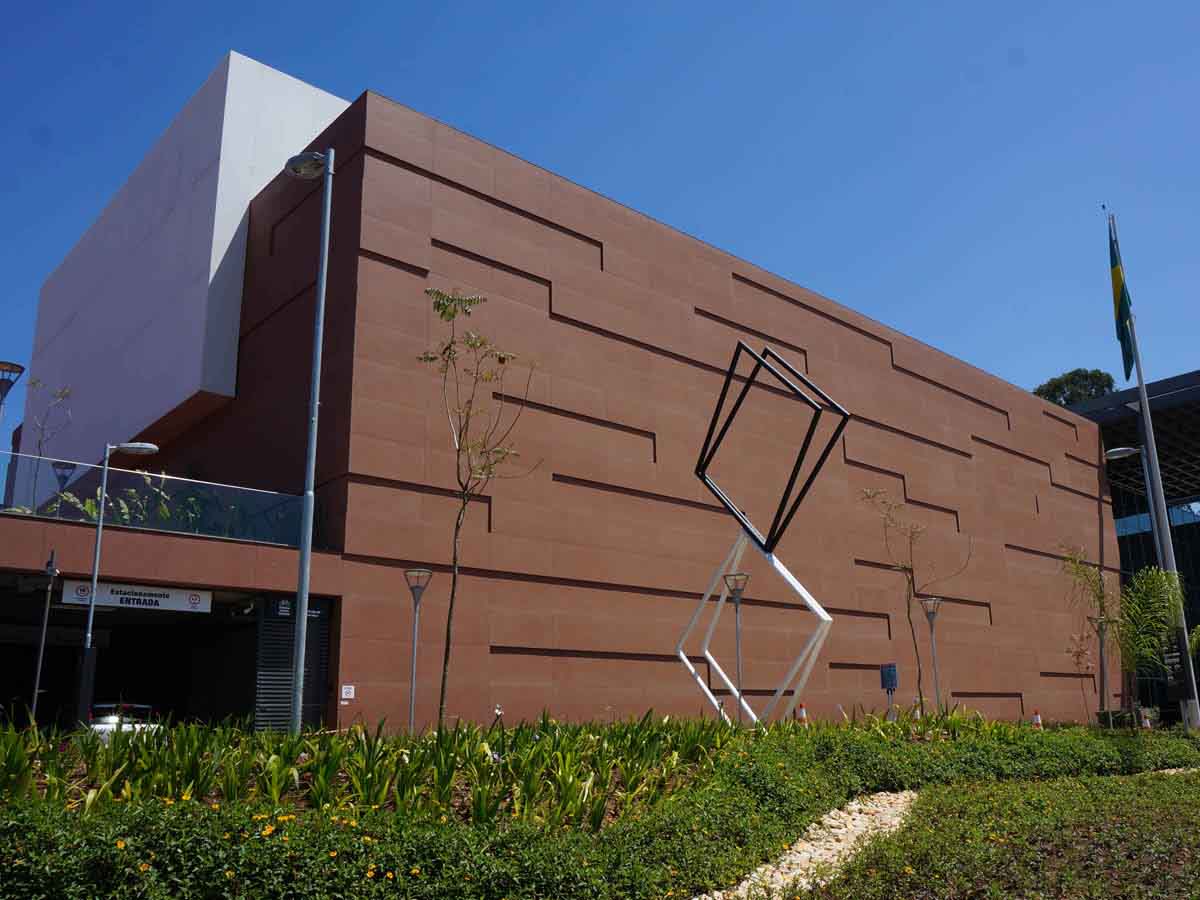 Hinterlüftete Fassade im neuen SESC-Hauptquartier (Brasilien)