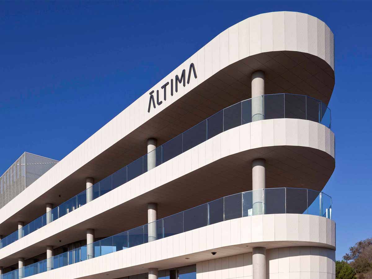 Hinterlüftete Fassade von ULMA, Leichenhalle von L'Hospitalet de Llobregat