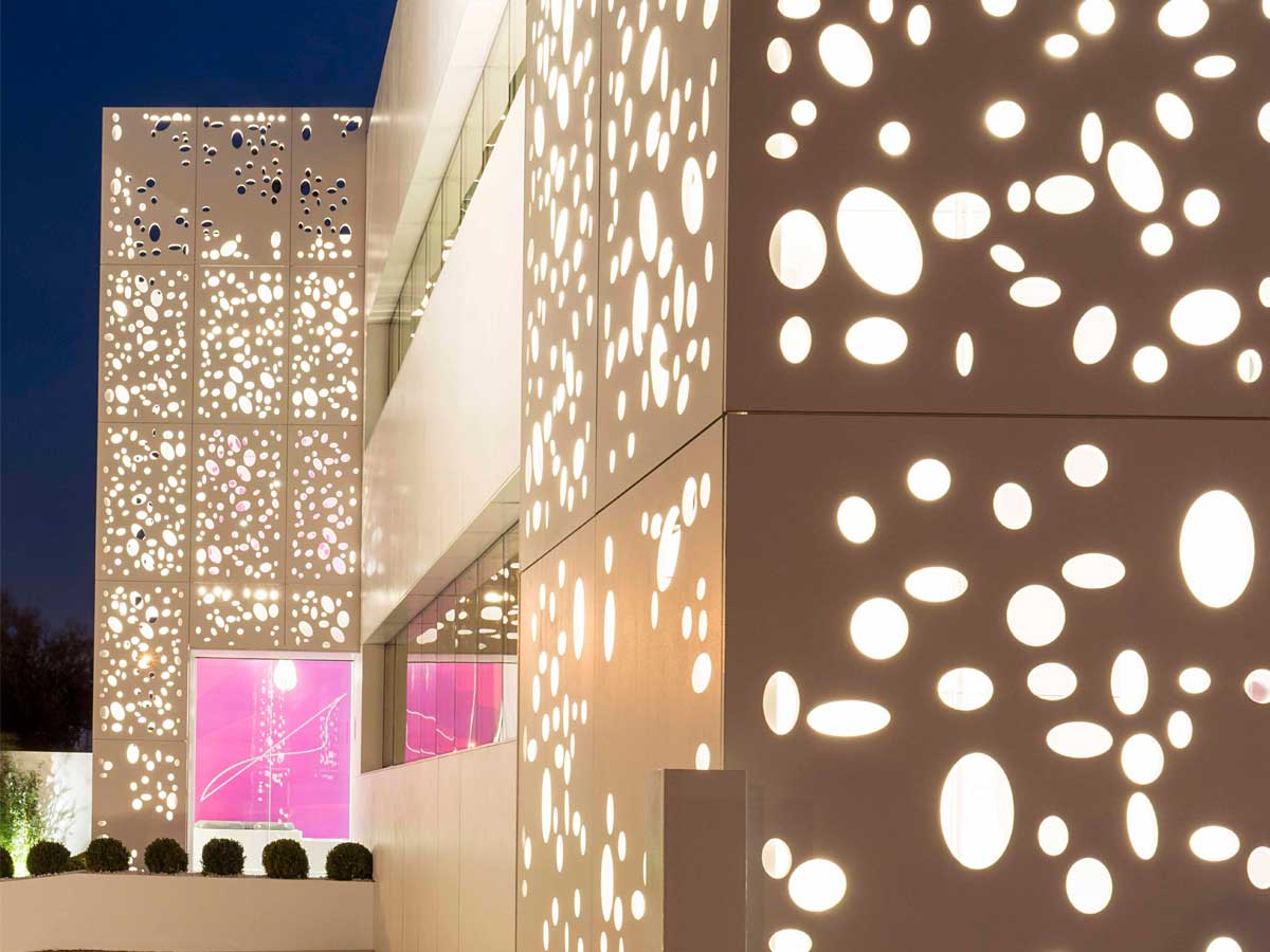 ULMA renoviert die Fassade von Essential Compositions in Gandia