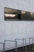 Foto 7 des Projekts Die Fassade einer Bibliothek mit Papiertextur
