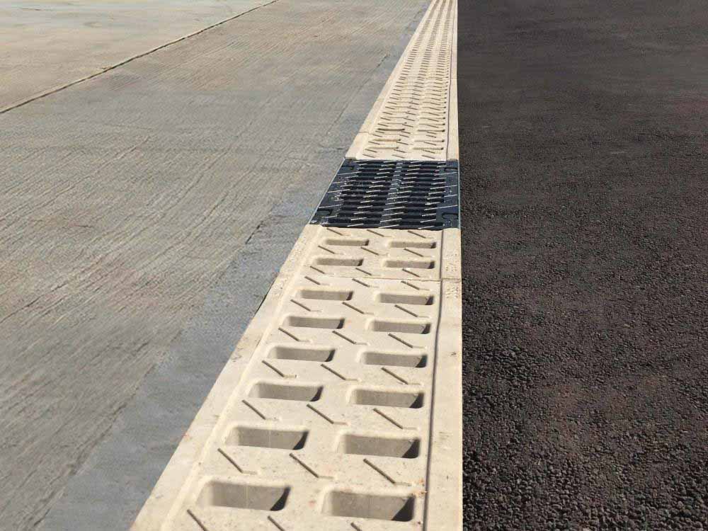 KompaqDrain® channels at  Brasdiesel Headquarters, a Scania subsidiary, in Brasil