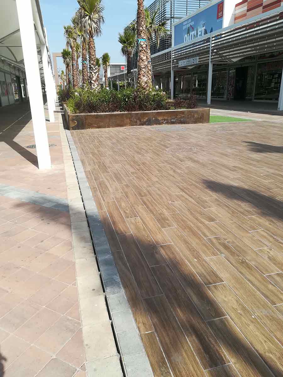 Photo #2 of project Single-slot channels in the renovation of the Luz Shopping (Spain)