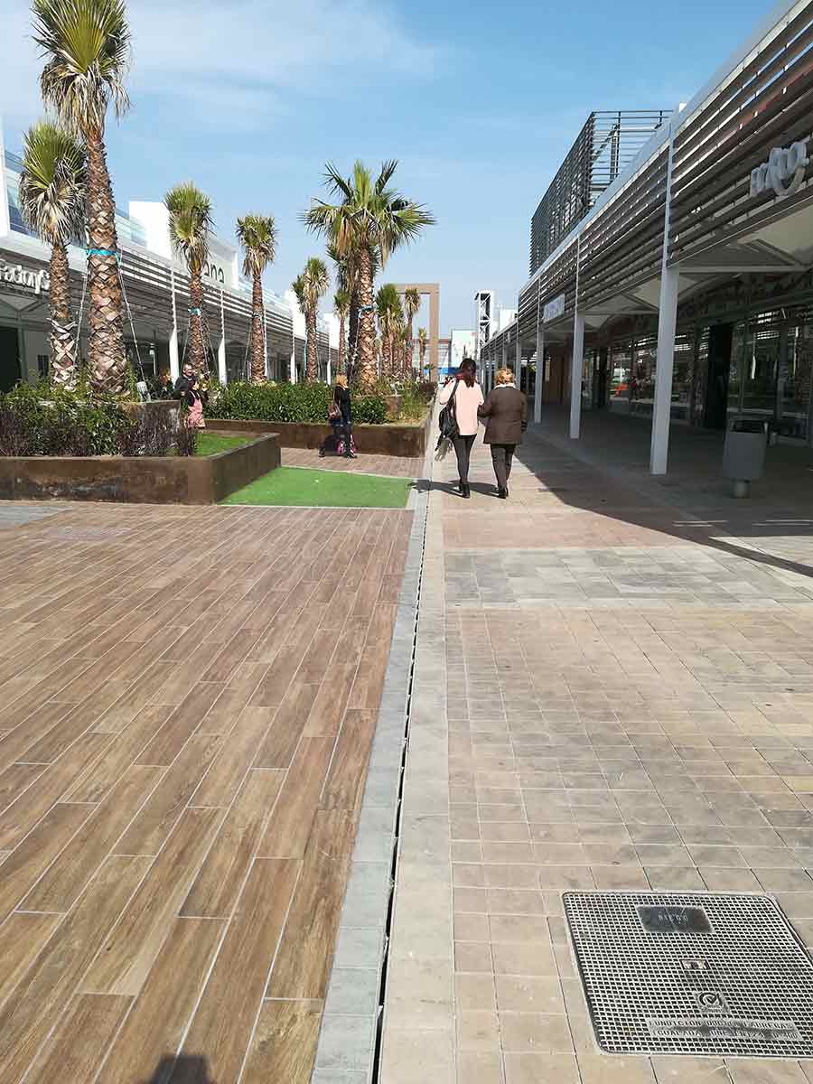 Photo #3 of project Single-slot channels in the renovation of the Luz Shopping (Spain)
