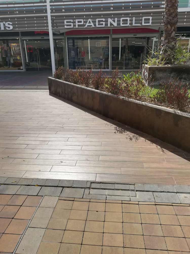 Photo #4 of project Single-slot channels in the renovation of the Luz Shopping (Spain)