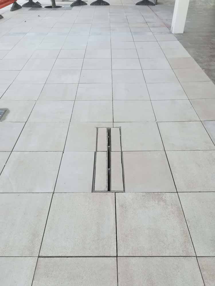 Photo #5 of project Single-slot channels in the renovation of the Luz Shopping (Spain)