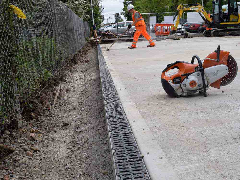Driveway channel drain MultiV+ at the Haslemere Station
