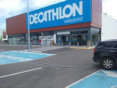 Photo #1 of project ULMA drainage channels in DECATHLON'S one hundredth store