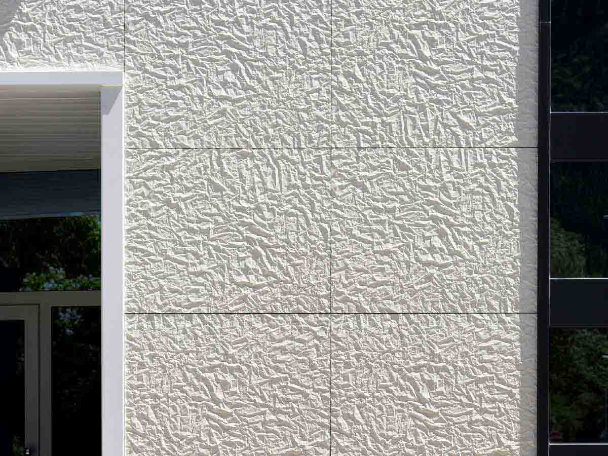 New facade inspired by organic textures for ULMA