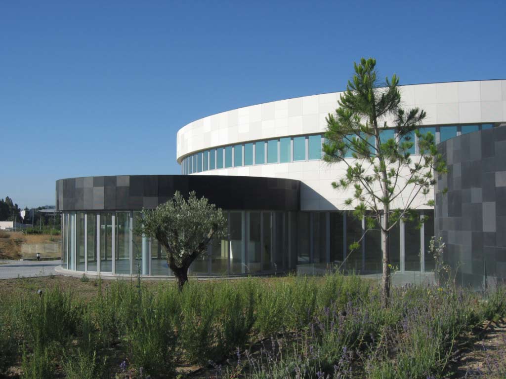 ULMA ventilated facade at the Promálaga Research Centre ULMA ventilated facade at the Promálaga Research Centre