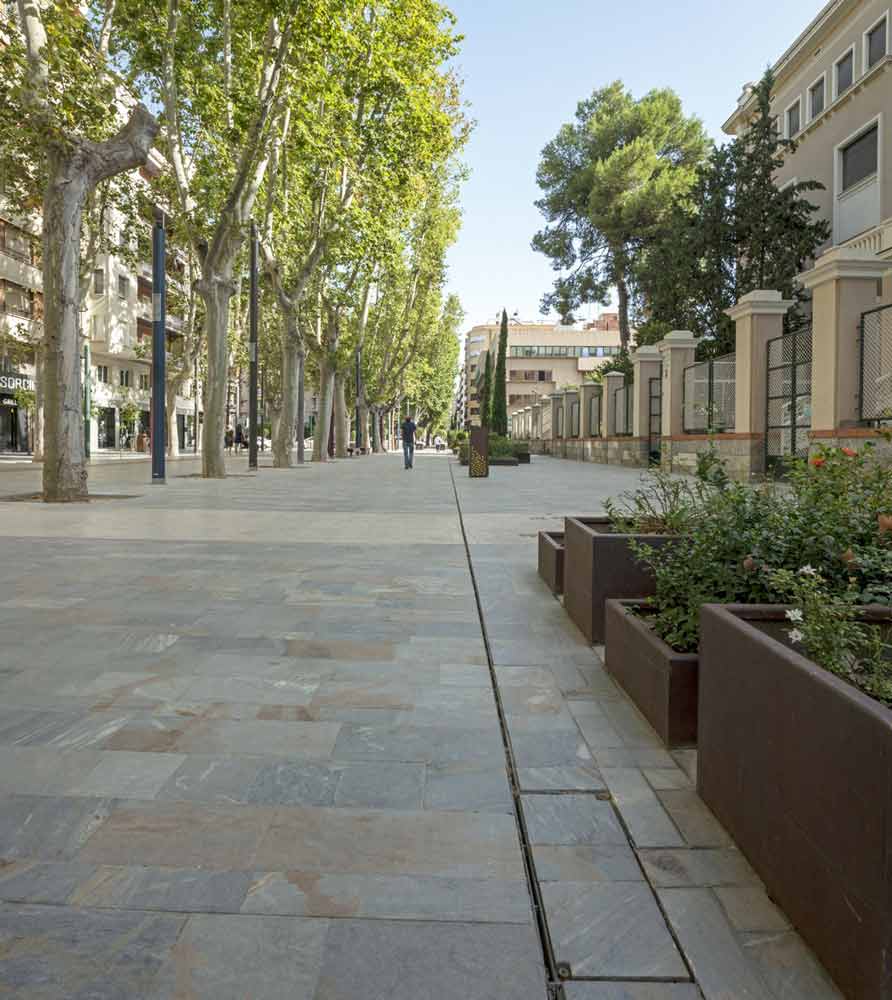 ULMA concealed drainage systems are used for the pedestrianisation of ...