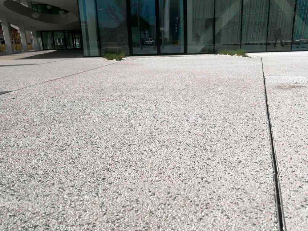 Photo #1 of project ULMA trench drains at the Crédit Mutuel bank in France