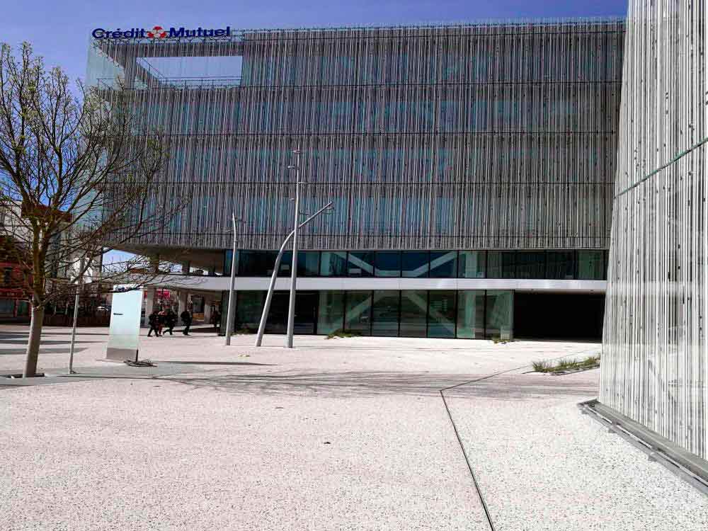 Photo #5 of project ULMA trench drains at the Crédit Mutuel bank in France