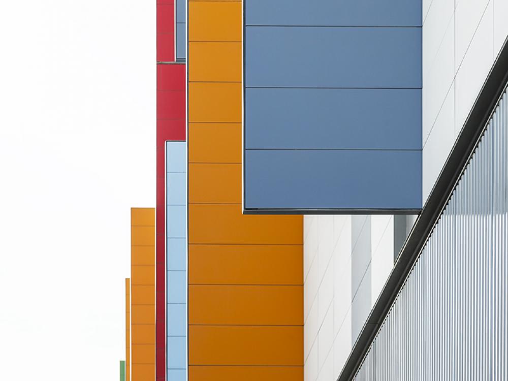 Colourful and energetically efficient building with ULMA