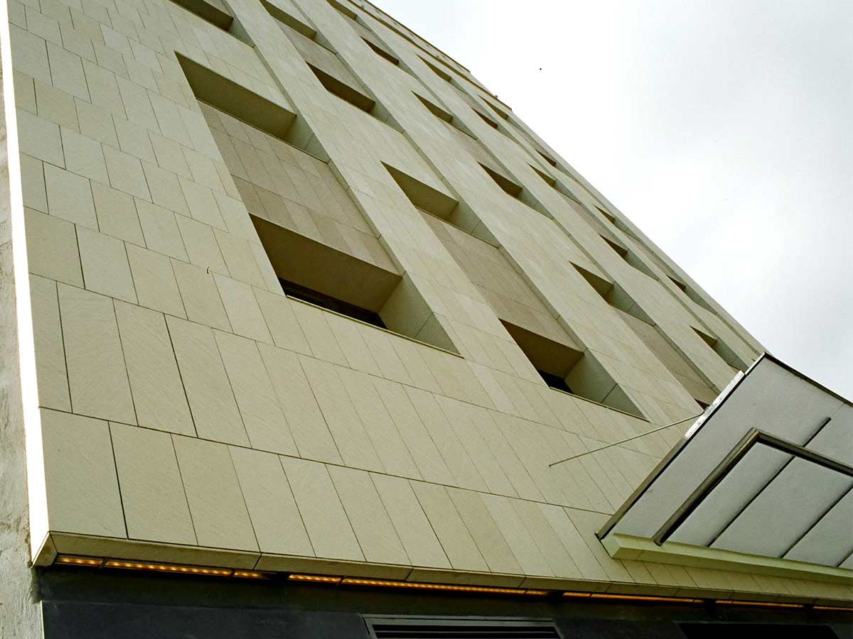 Eurostars Hotel in Barcelona with ventilated facade in polymere concrete