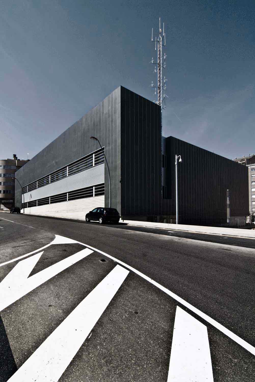 Photo #2 of project How to give a horizontal facade verticality