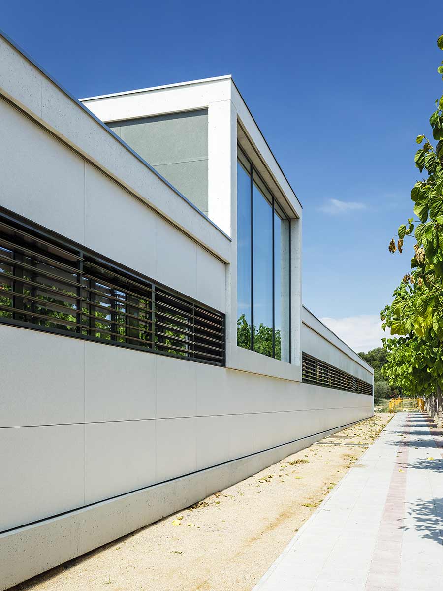 Photo #3 of project ULMA Ventilated Façade at primary health care centre in Barcelona