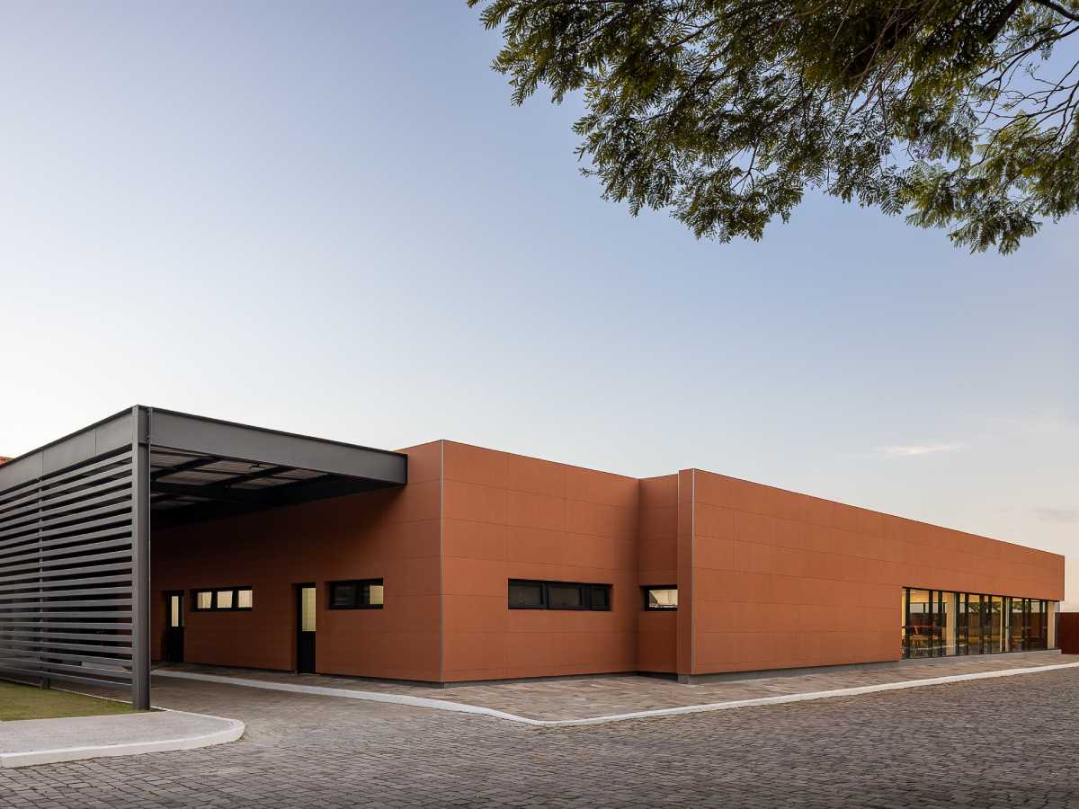 Photo #1 of project When the facade connects the new and the existing