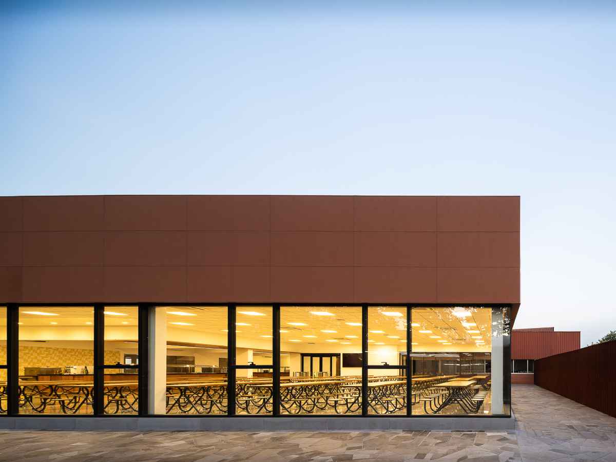 Photo #4 of project When the facade connects the new and the existing