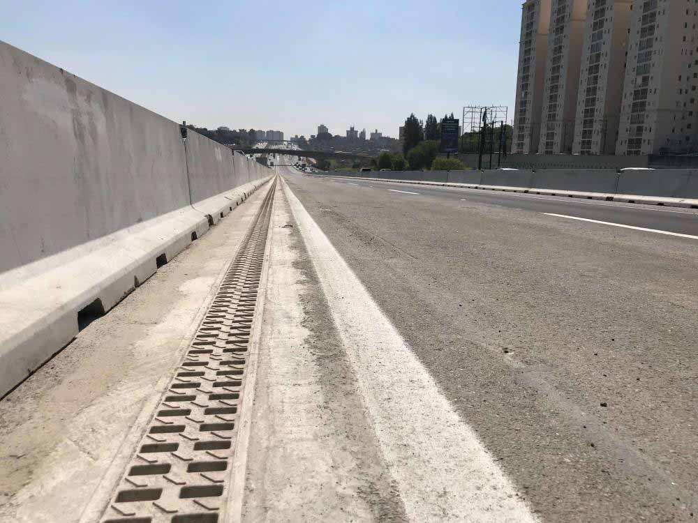 3000 ml de solución de drenaje  ULMA en la autopista  Anchieta  (BRASIL)