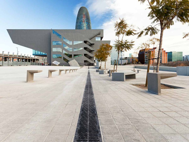 Ahorro y fácil mantenimiento urbano en el  CENTRE DE DISSENY de Barcelona