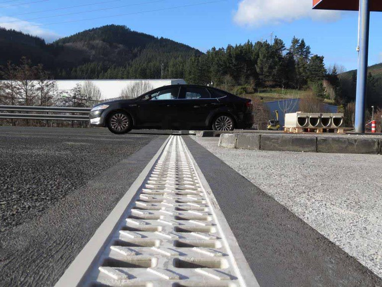 Canal KompaqDrain® en el peaje de la Autopista AP-1 de Arrasate/Mondragón