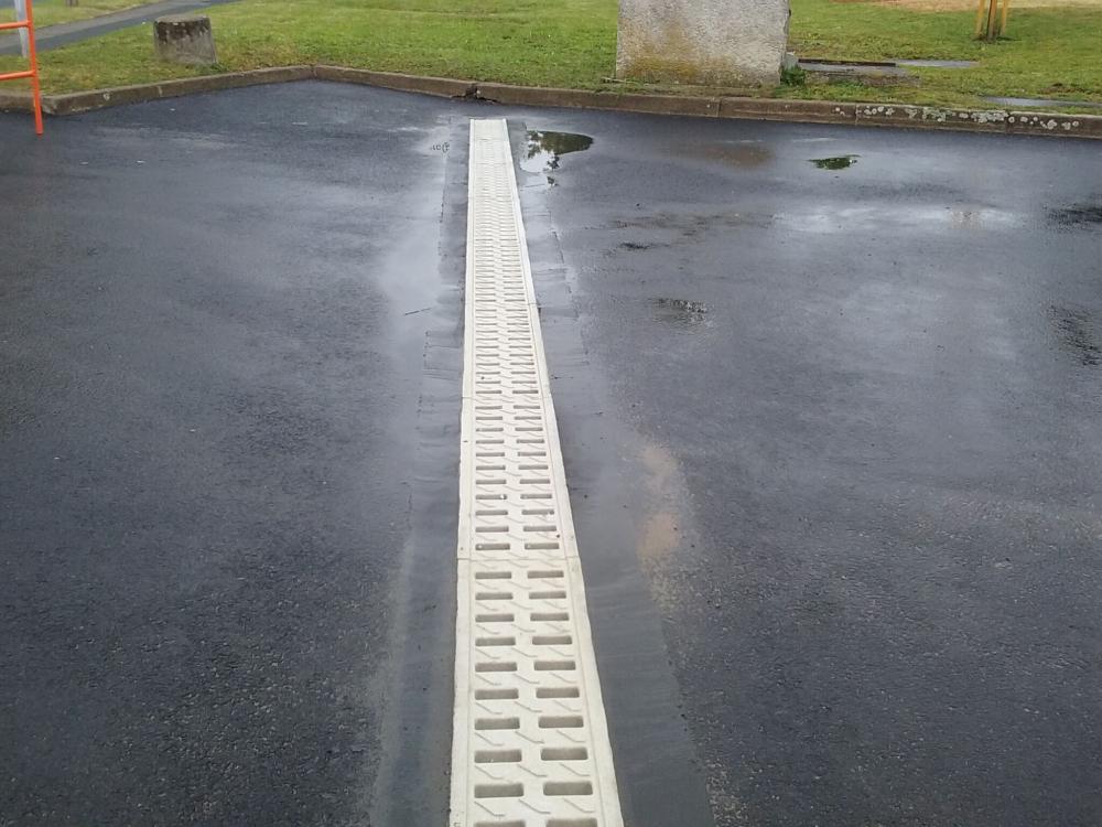 Canal compacto  KOMPAQDRAIN® en RHÔNE ALPES - FRANCIA Canal compacto  KOMPAQDRAIN® en RHÔNE ALPES - FRANCIA