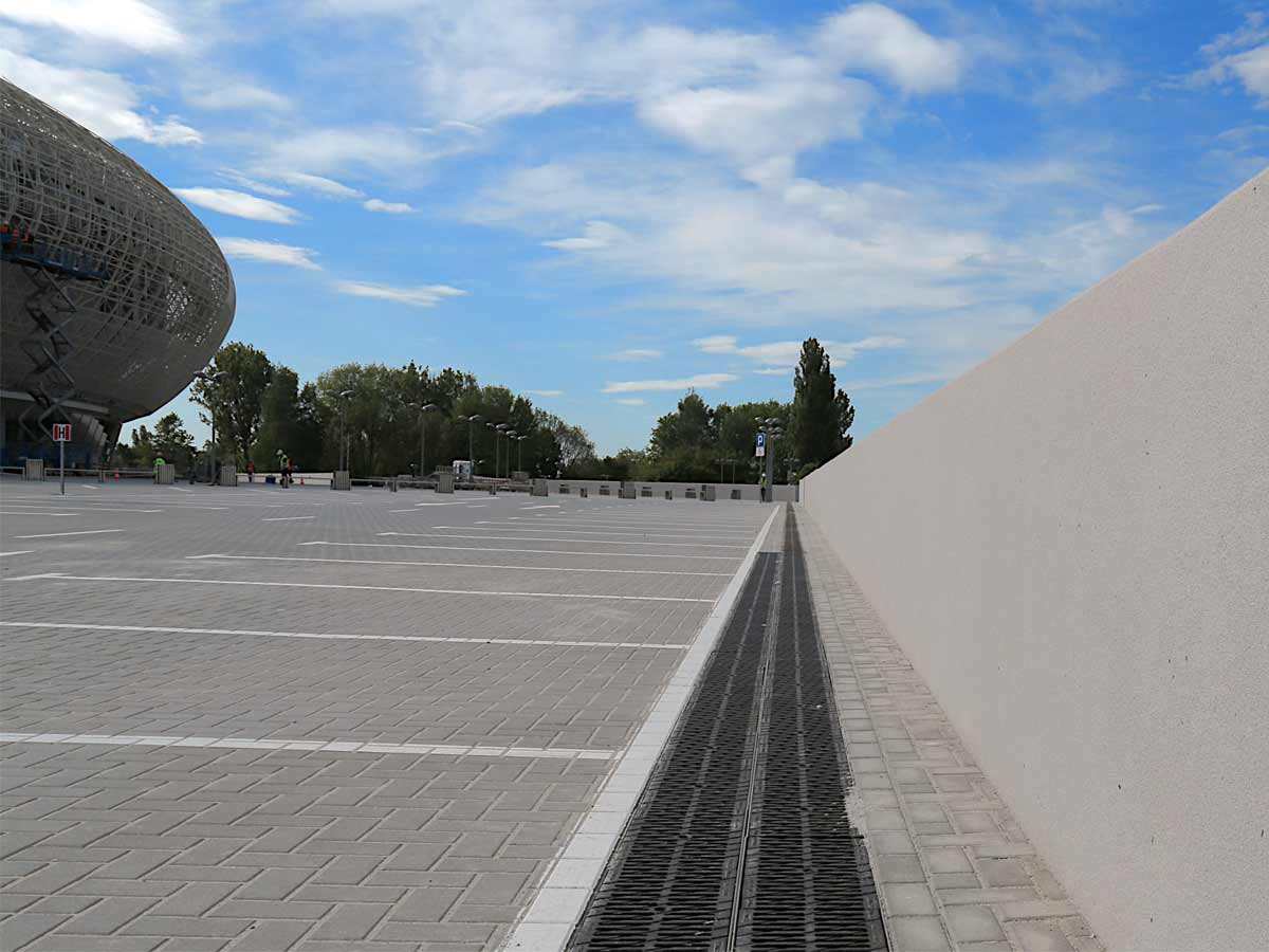Canales de drenaje ULMA en el Krakow Arena - POLONIA Canales de drenaje ULMA en el Krakow Arena - POLONIA