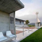 Foto 1 del proyecto Canales de drenaje especiales para campos de fútbol