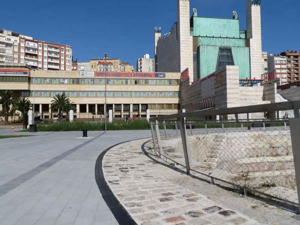 Canales de drenaje ULMA en el renovado DIQUE GAMAZO de Santander