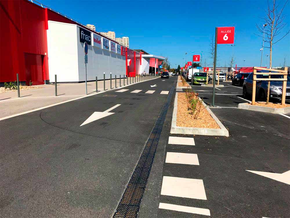 Foto 2 del proyecto Canales multiV+ en el parking del Géant Casino de Saint Etienne