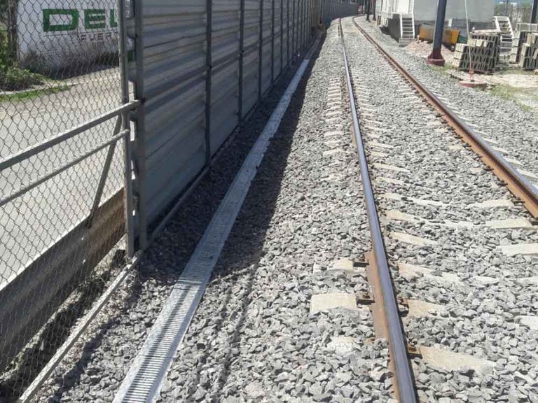 Drenaje ULMA en las vías del Tren Suburbano Cuautitlan -Buenavista, en México