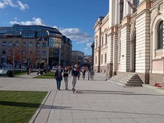 Foto 1 del proyecto Laberintos subterráneos y drenaje eficiente para plazas
