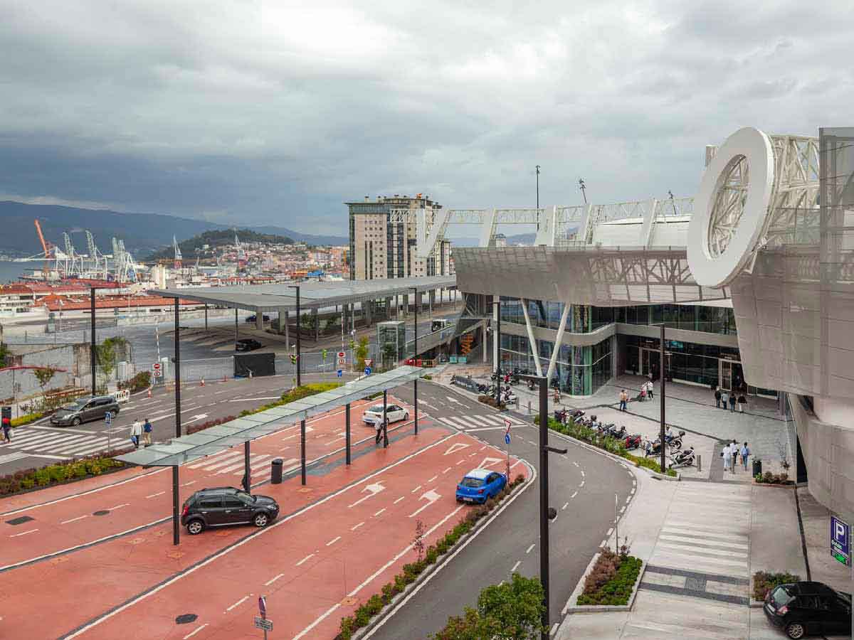 Un centro comercial multifuncional y abierto