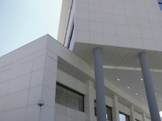 Foto 2 del proyecto Fachada Ventilada de ULMA en la Clínica Benalmádena