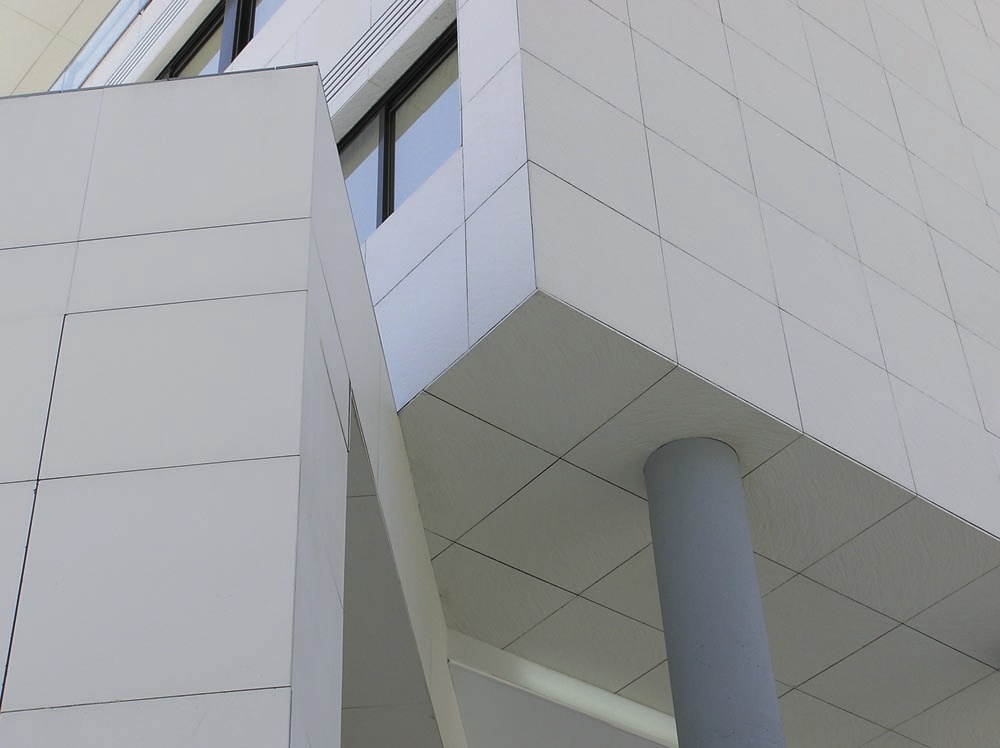 Foto 3 del proyecto Fachada Ventilada de ULMA en la Clínica Benalmádena