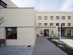 Foto 1 del proyecto Fachada ventilada de ULMA con efecto óptico