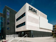 Foto 1 del proyecto Fachadas vivas ULMA con “gafas de sol”